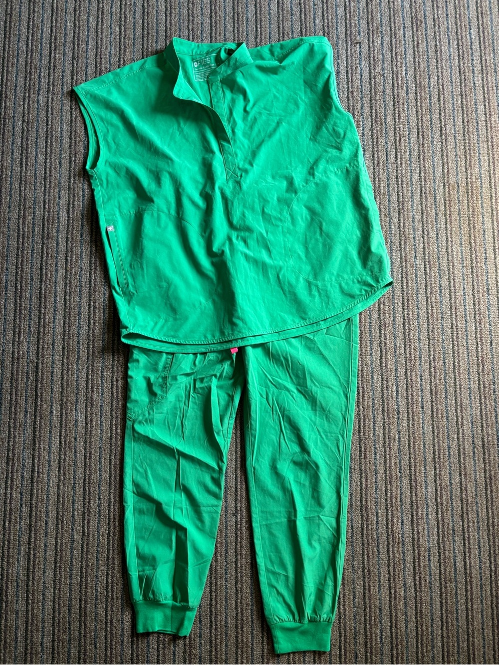 FIGS Women's Safety Green Scrub Set